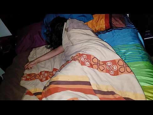 ❤️ Patėvis bara savo jauną pamotę, kol ji miega. ️❌ Seks video prie mūsų ❌️